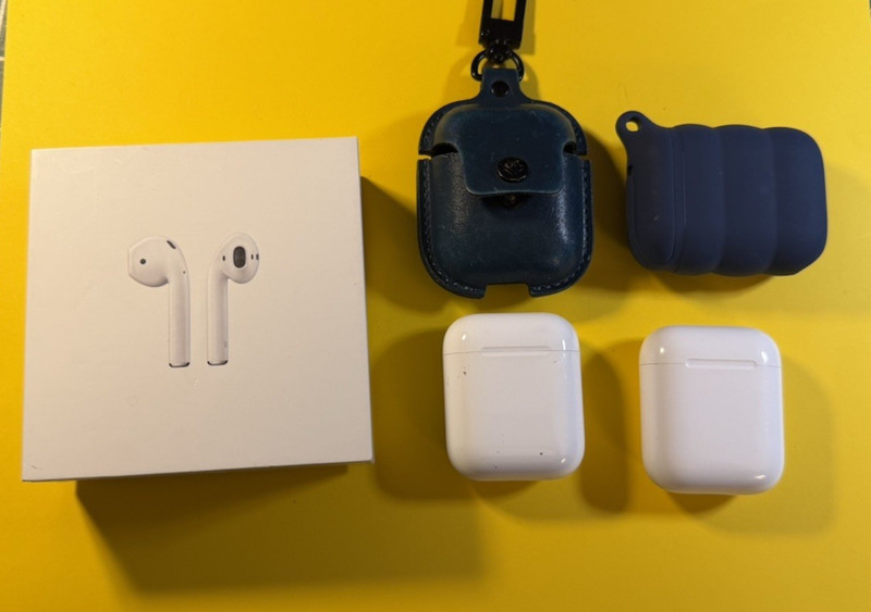 LOT OF 2 PAIRS Apple AirPods 2nd Gen w/Charging Case A1602 A2032 A2031 +CASES