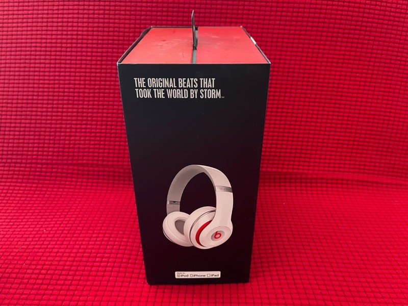 Beats by Dr. Dre Studio 2.0 White Red Over The Ear Wired Headphones Model B0500 gallery