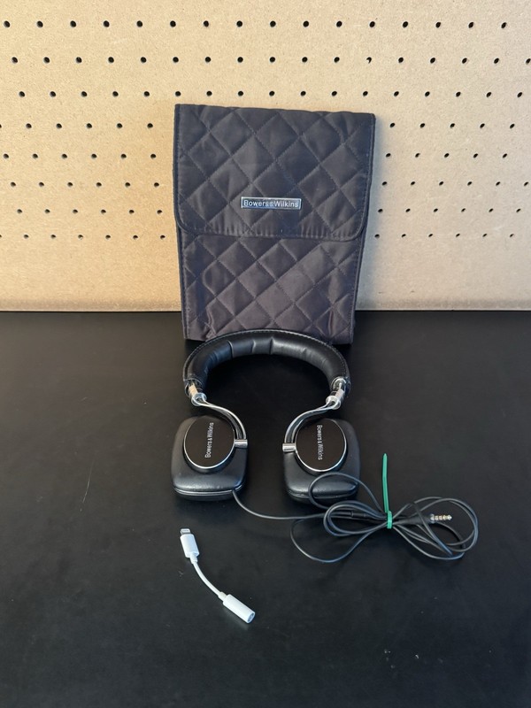 Bowers & Wilkins P5 Wired On-Ear Headphones w/ Case **READ**
