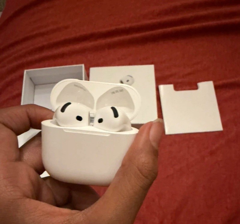 Earbuds 4 NEW IN BOX