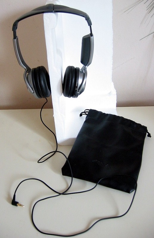 AIWA HP-CN6 Noise Canceling Folding 3.5mm phono HiFi Stereo Headphones with Bag gallery