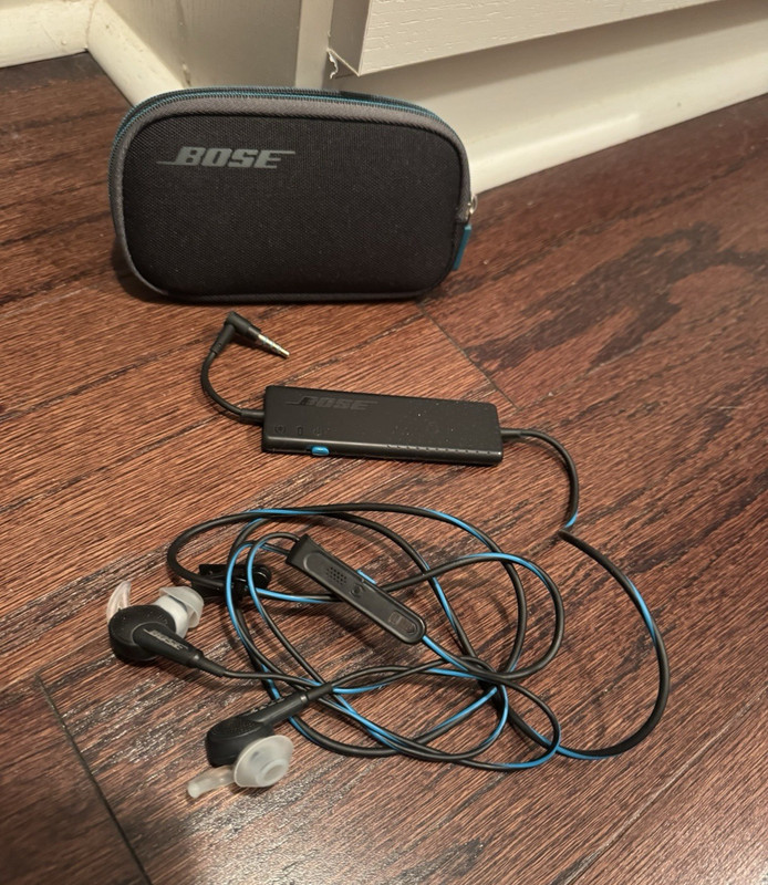 Bose QuietComfort 20 Black/Blue In-Ear Wired 3.5mm Headphones w/ Case Mic