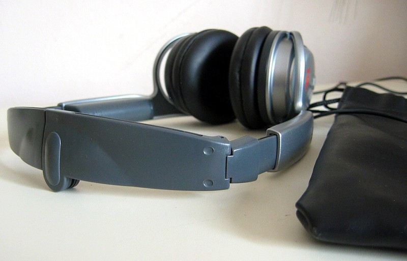 AIWA HP-CN6 Noise Canceling Folding 3.5mm phono HiFi Stereo Headphones with Bag gallery