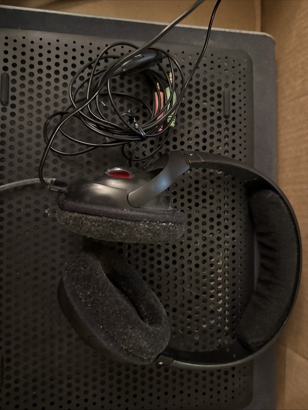 LOT OF ELECTRONICS: HEADPHONES, MOUSES, & MORE! UNTESTED & CONDITION UNKNOWN. gallery