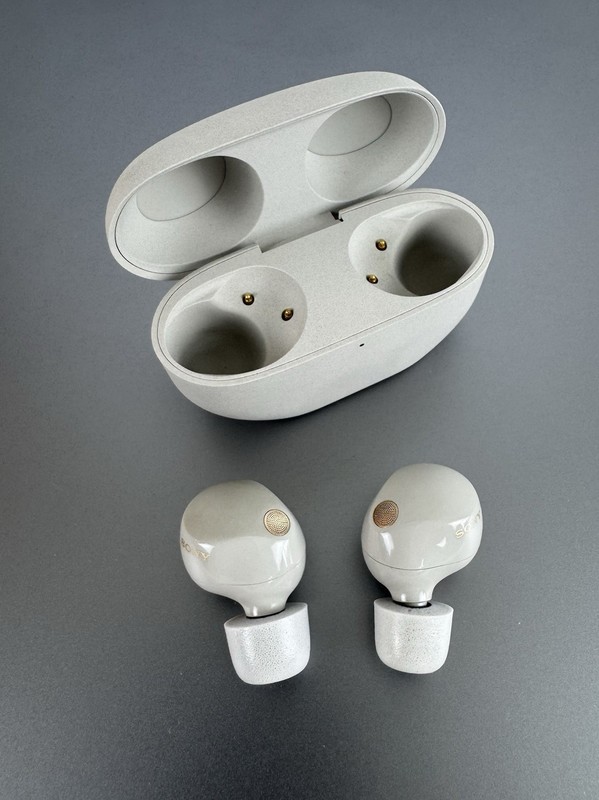 Sony WF-1000XM5 Wireless Noise Canceling Earbuds Silver – Right Bud Not Working