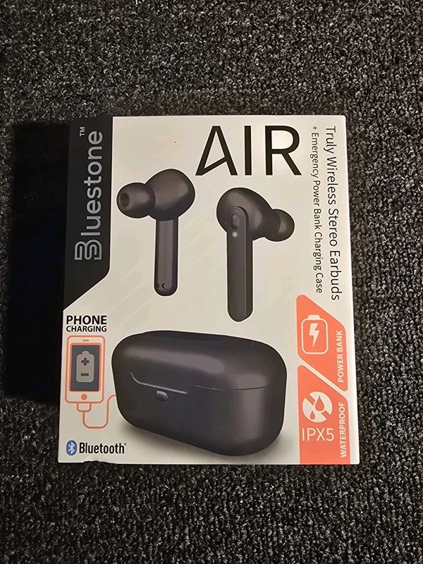 Bluestone- Wireless Bluetooth In-Ear Earbuds with Charging Case- Black ***