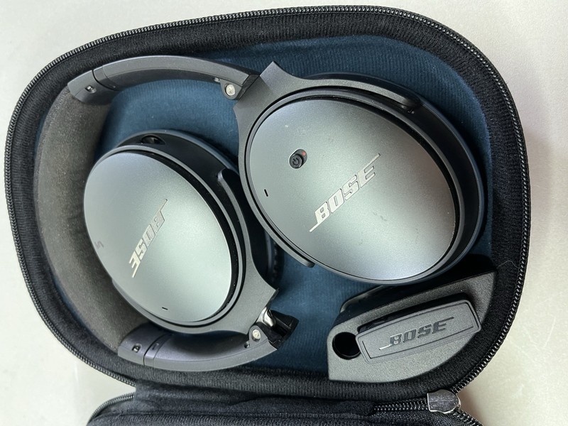 Bose QuietComfort QC25 Wired Noise Canceling Headphones – Black