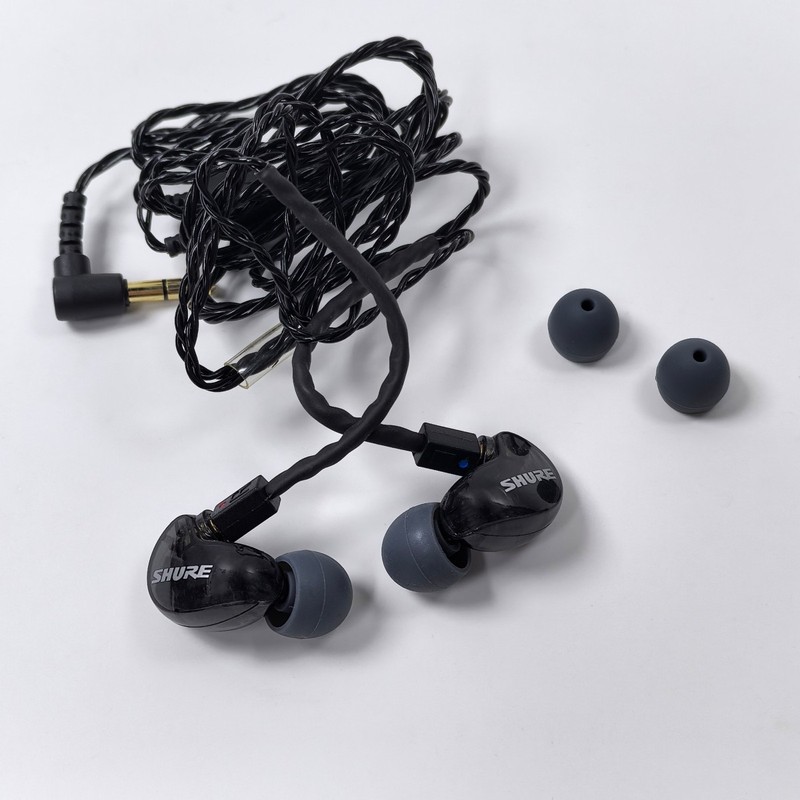 Shure SE215 In-Ear Wired Earphones Headphones Earbuds Sound Isolating Black