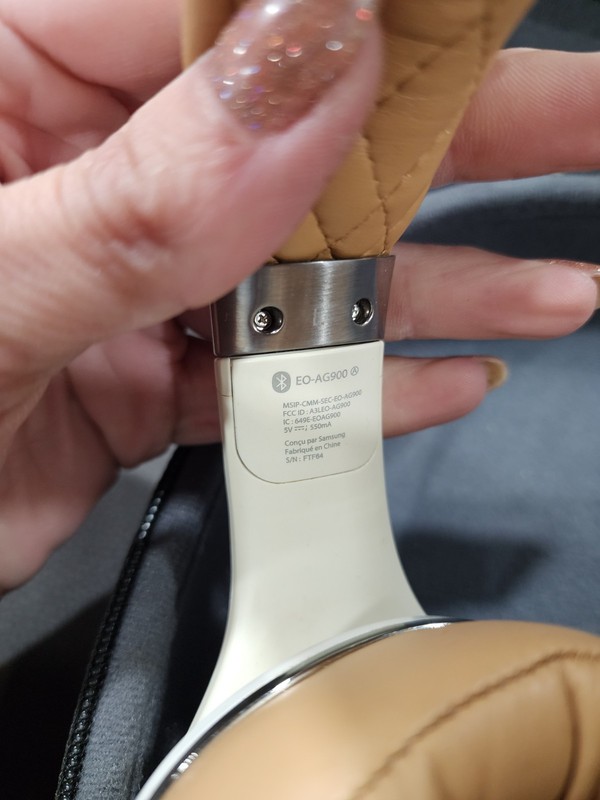 Samsung Level Over Wireless Over Ear Headphones - EO-AG900 DAMADGED! gallery