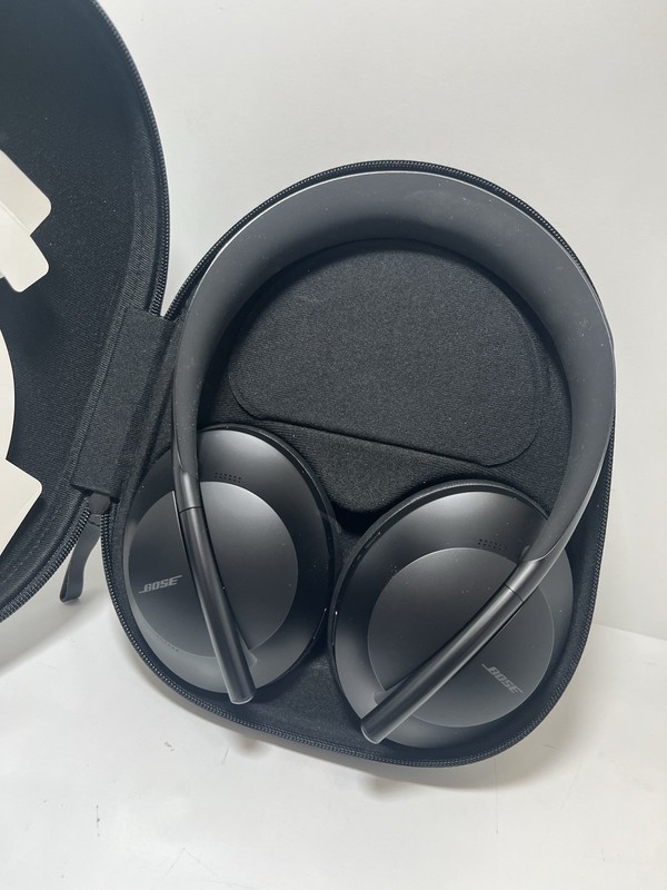 Bose Noise Cancelling Headphones 700 (Black) gallery