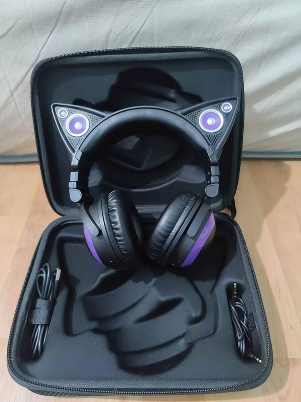 U24418 Brookstone AXENT WEAR Cat Ear Headphones PURPLE LED Wired G3D