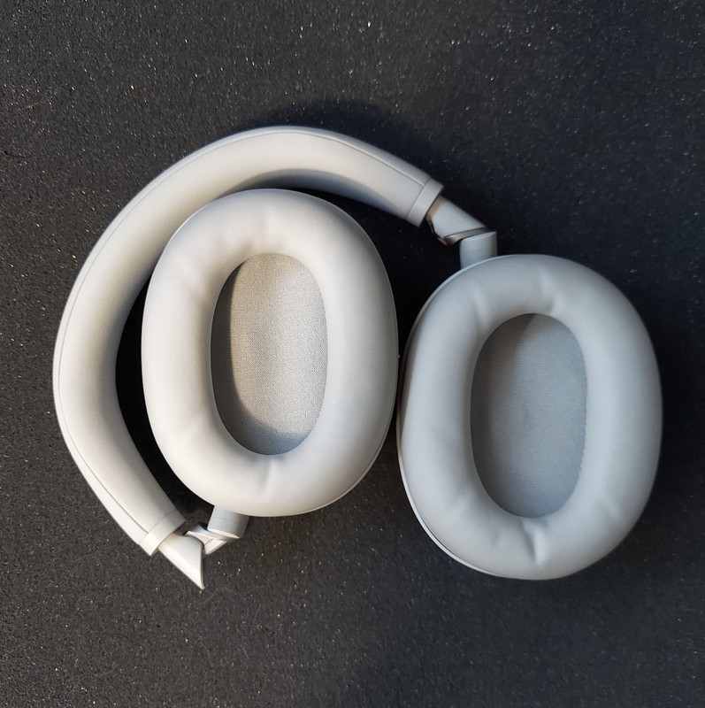 Sony WH-1000XM6/S "Grade B" Premium Wireless Noise Canceling Headphones - Silver gallery