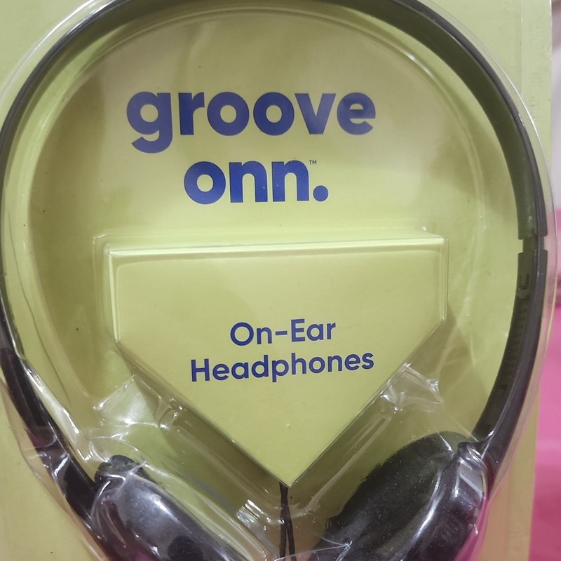 onn. BASIC ON-EAR Headphones Adjustable Headband Lightweight Black 3.5mm Jack