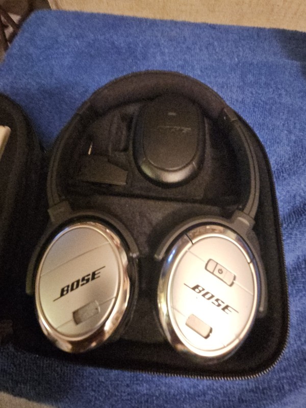 Bose Quiet Comfort 3 Acoustic Noise Cancelling Headphones gallery