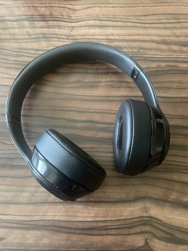 Beats by Dr. Dre Solo3 Over the Ear Headphone – Gloss Black