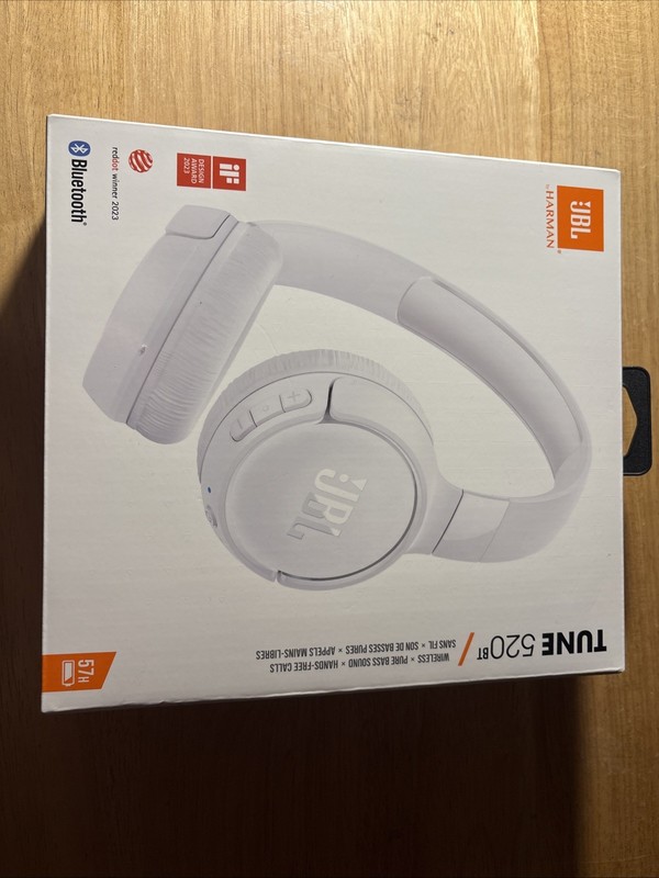 JBL BY HARMON TUNE 520BT WHITE WIRELESS OVER THE EAR HEADPHONES