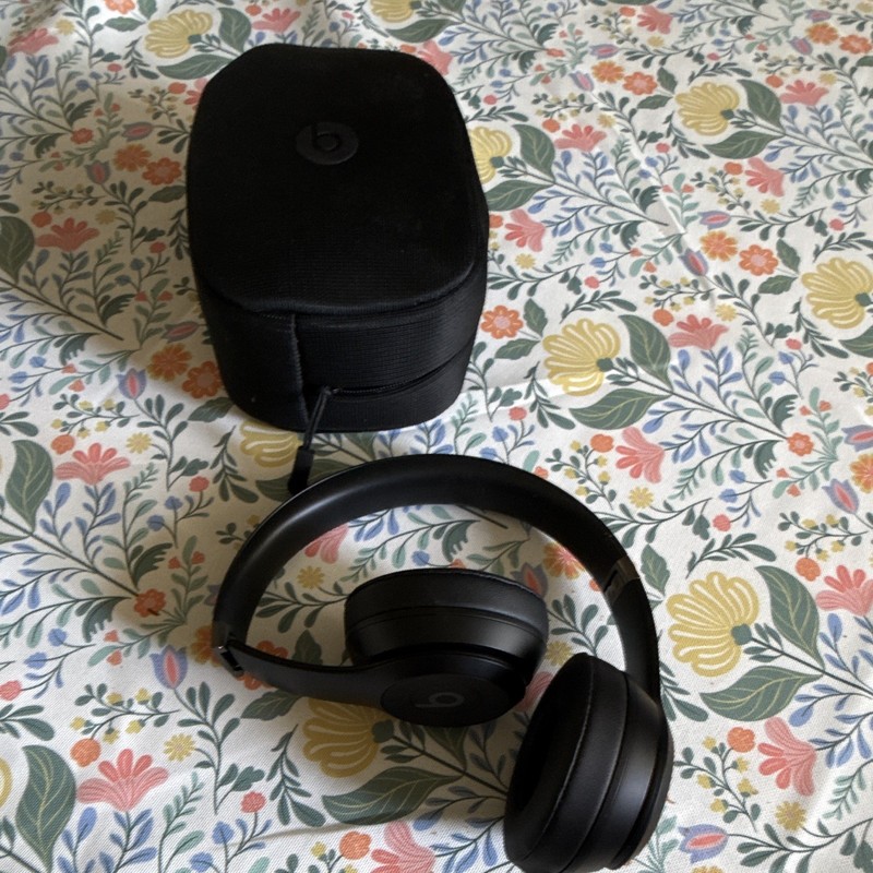 Beats by Dr. Dre Solo4 Wireless Bluetooth On-Ear Headphones Black w/Case